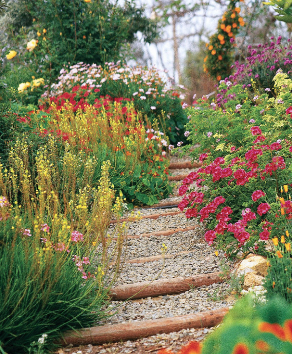 Taman warna-warni dengan bunga-bunga cerah dan hiasan-hiasan lucu